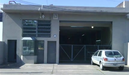 Fachada de la fábrica en Ingeniero Marconi 2816, Beccar, en la época de JC Herrajes